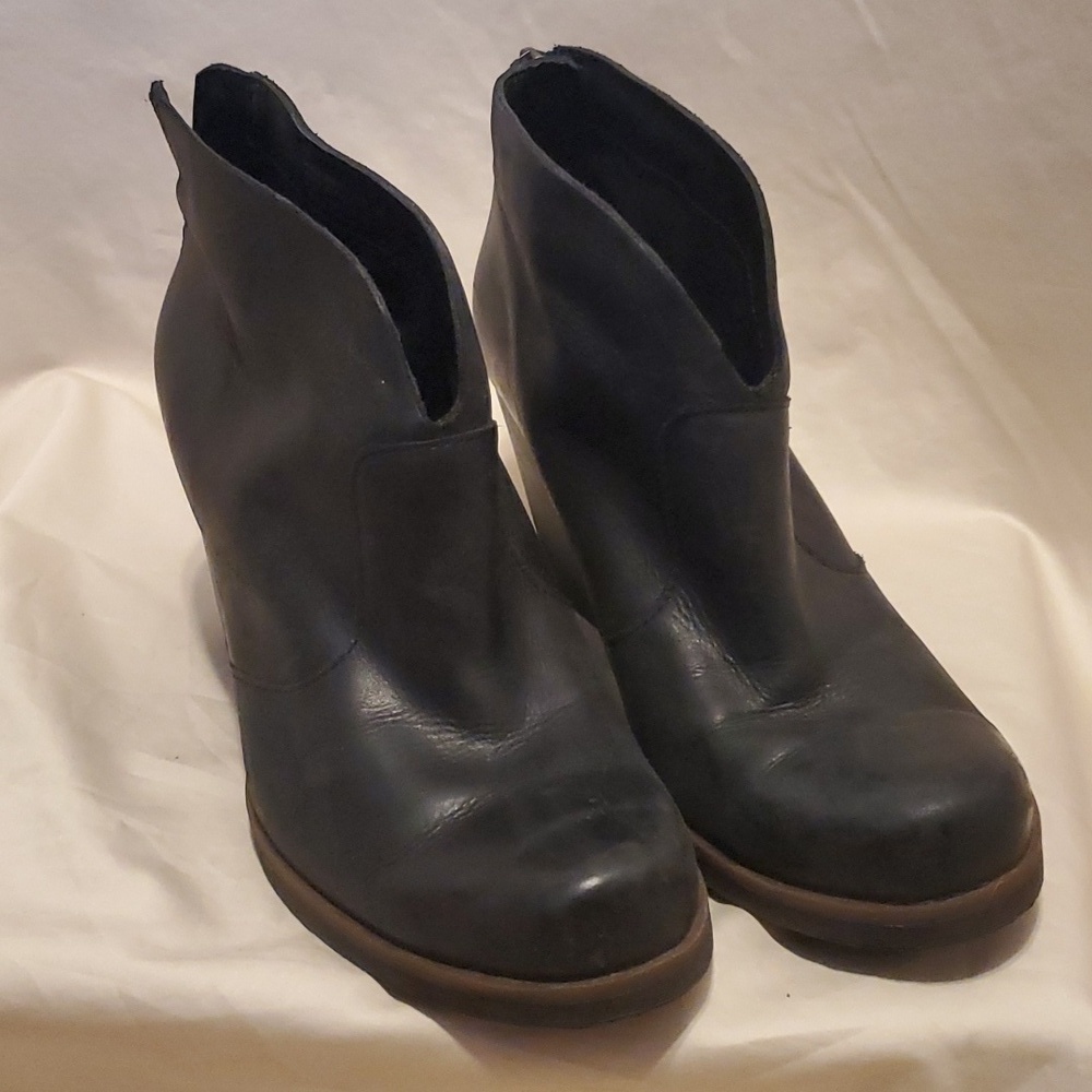 Korks Leather Ankle Booties SZ 8